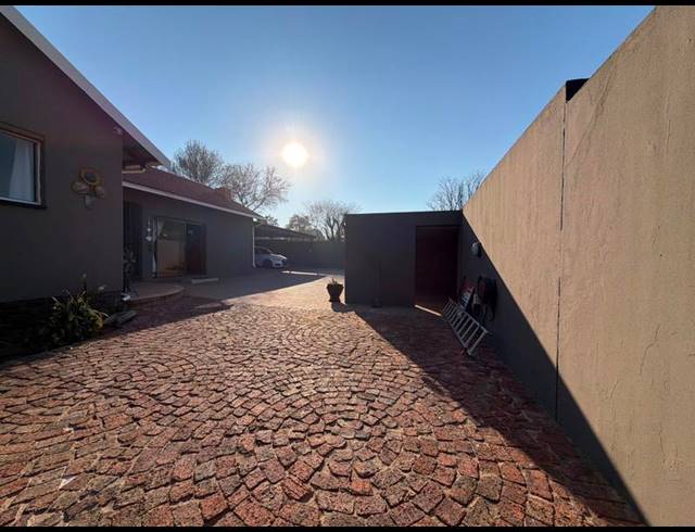 3 BEDROOM PROPERTY TO RENT IN SUNWARD PARK